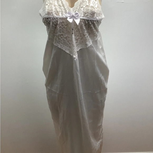 White Satin Size S/M Long Lace Upper Design With Adjustable Straps. - Picture 2 of 5